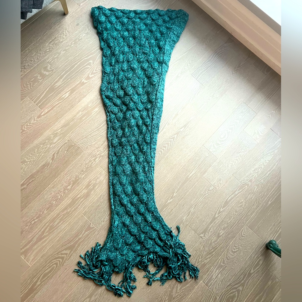 Turquoise mermaid blanket.